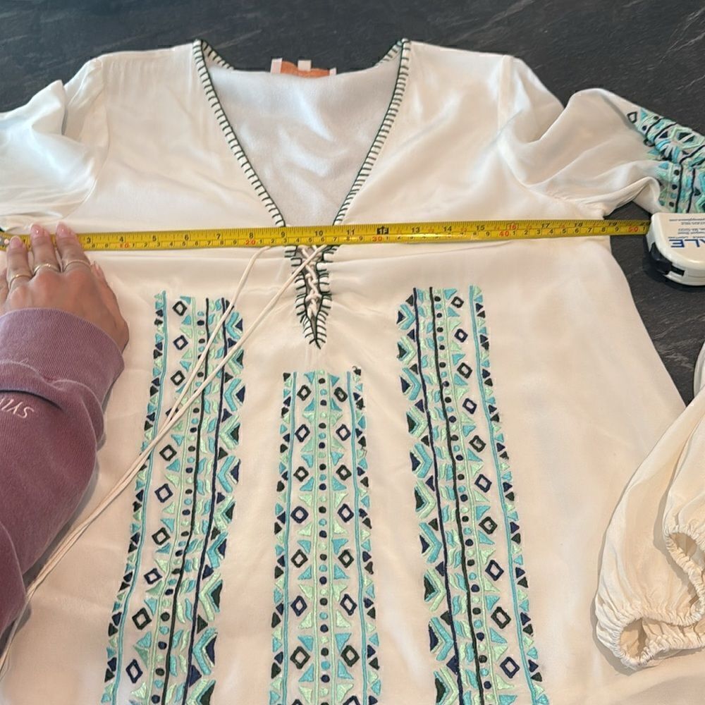 Rococo Sand Silk Geometric Blouse - Picture 9 of 10